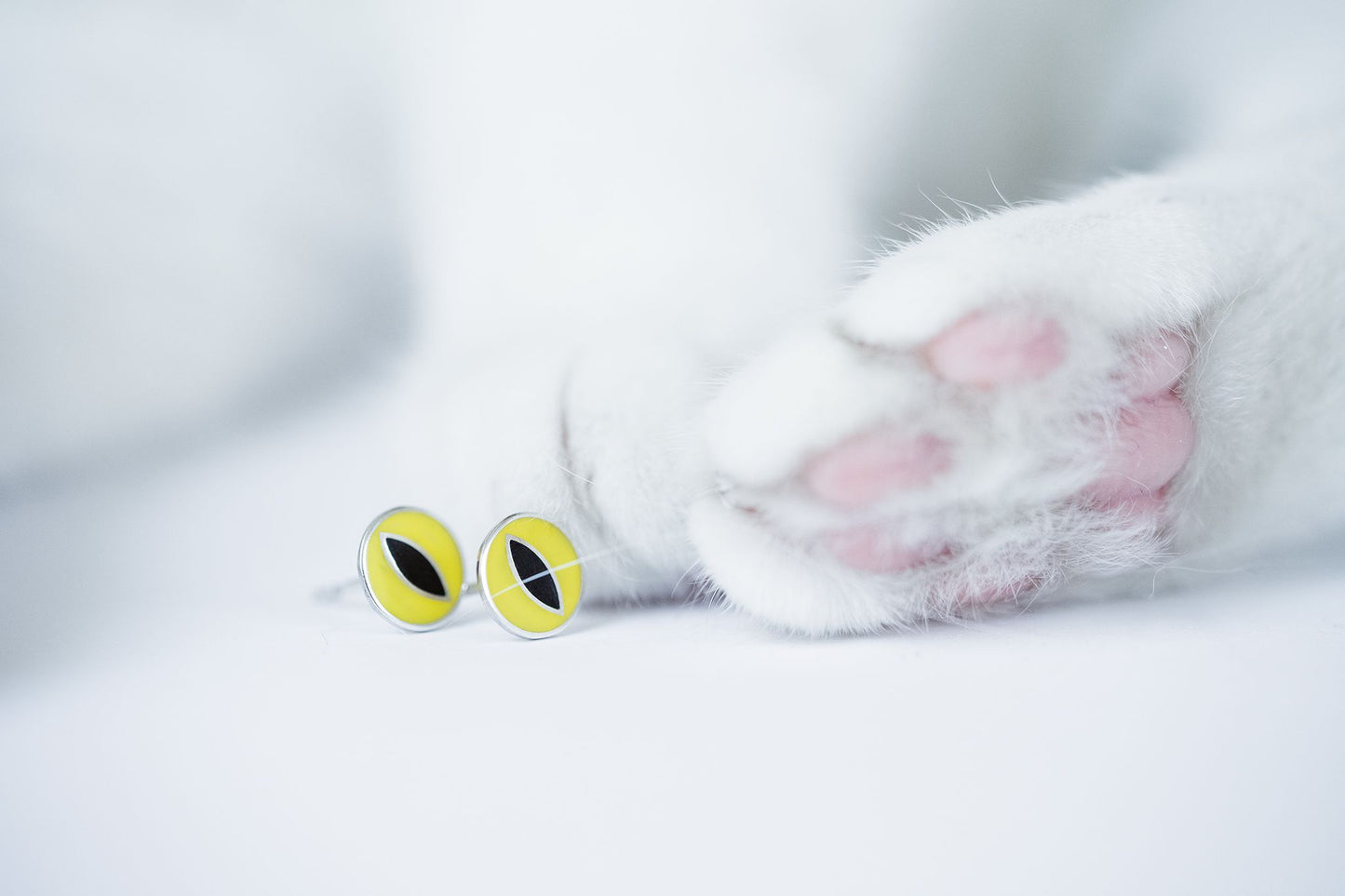 Сережки-пусети «Котячі очі» з емаллю