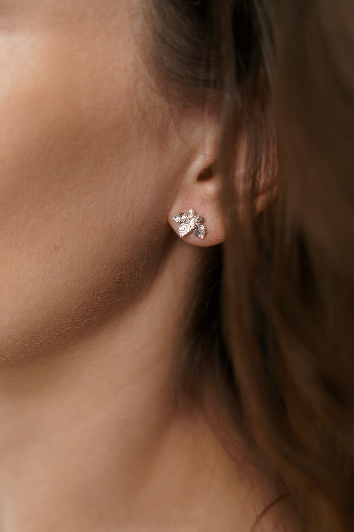 Сережки «Лист каштану» (10 мм) світлі