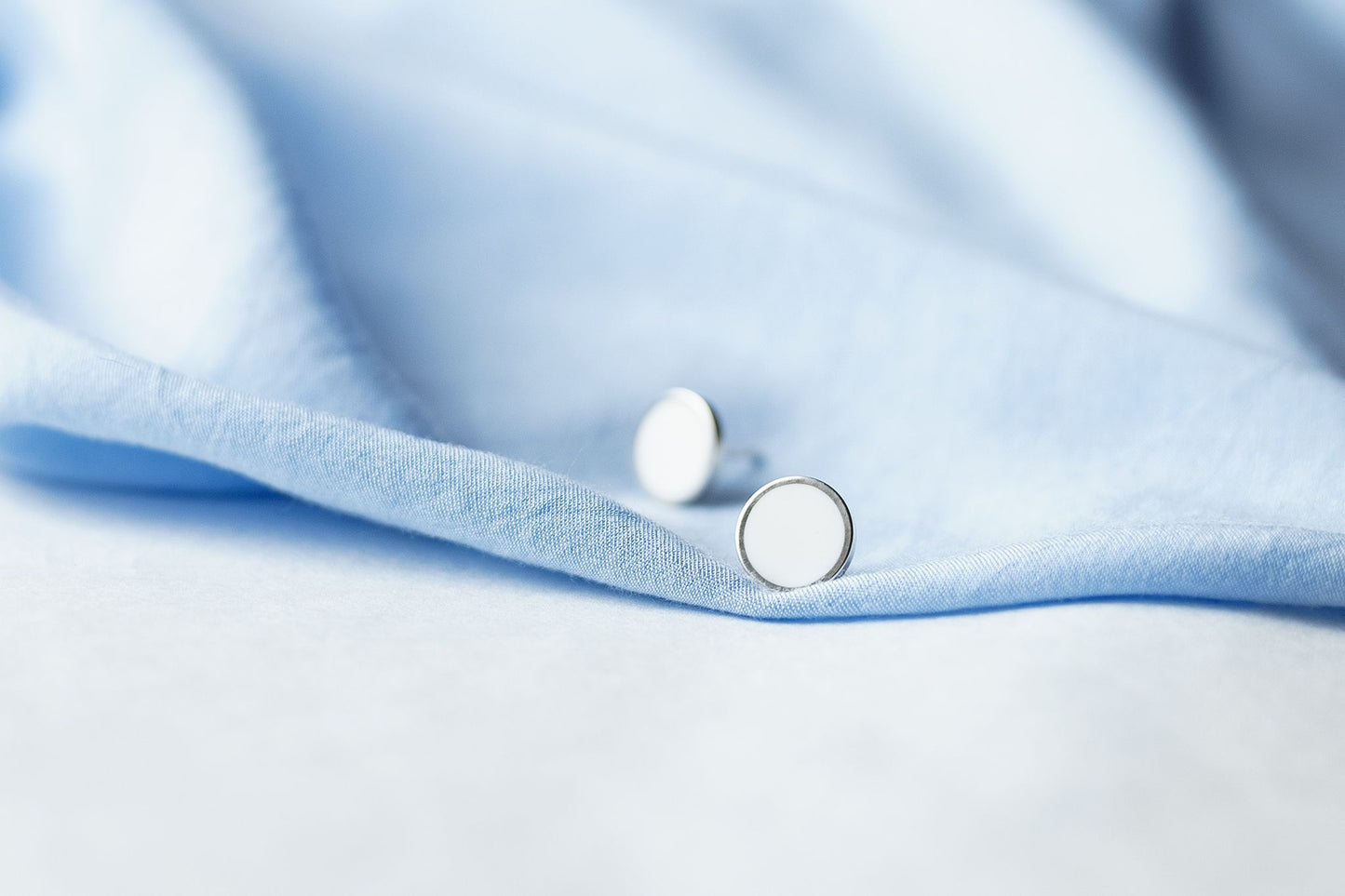 Сережки-пусети «Коло» (12 мм) з емаллю (різні кольори на вибір)