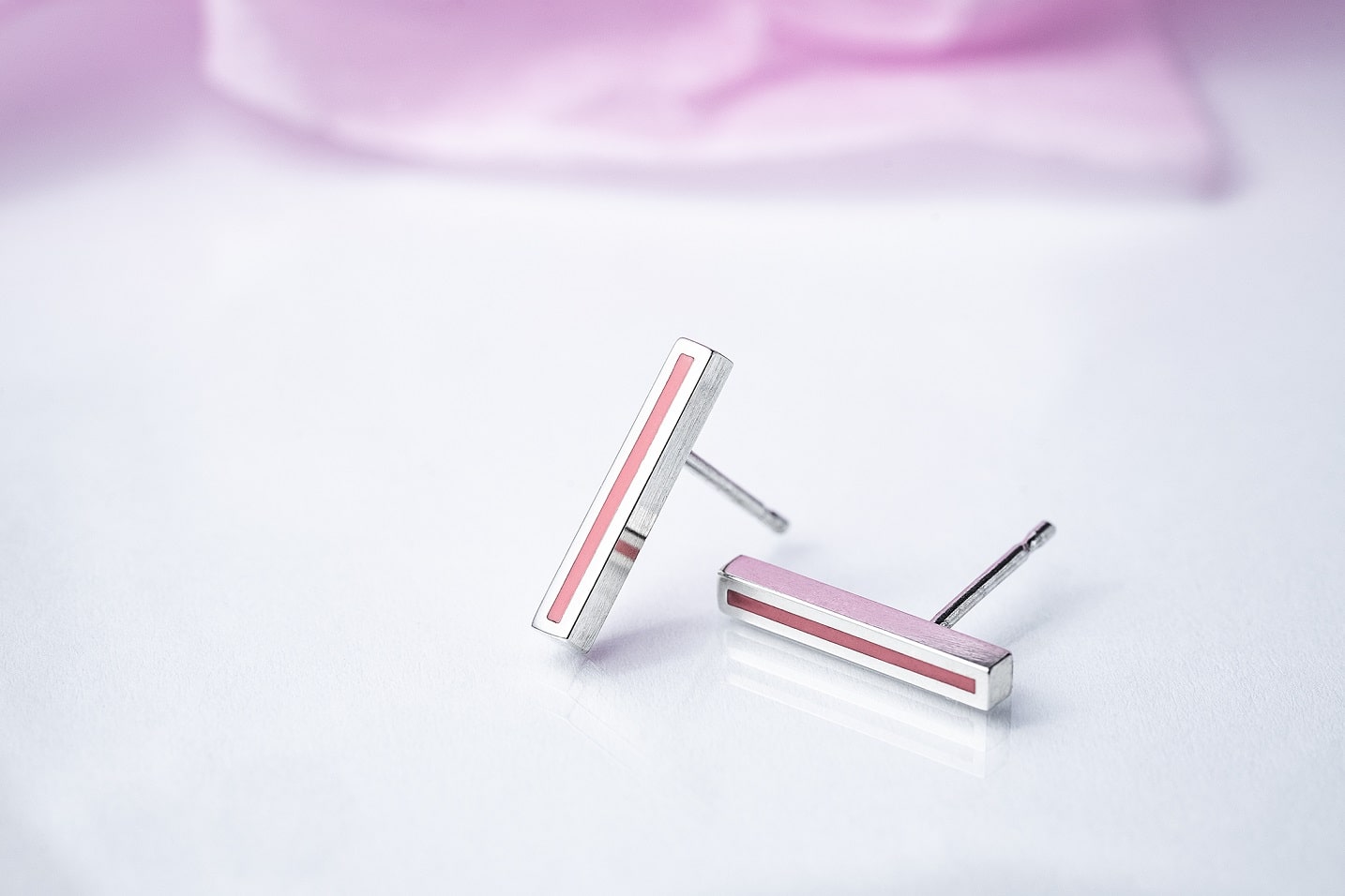 Сережки-пусети «Смуга» (16 мм) з емаллю (різні кольори на вибір)