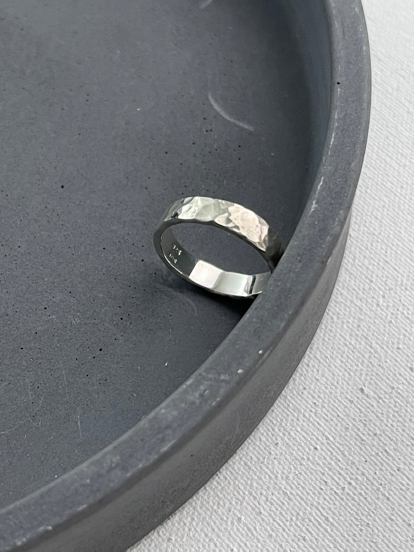 Каблучка «Симпл» (4 мм) кована глянцева