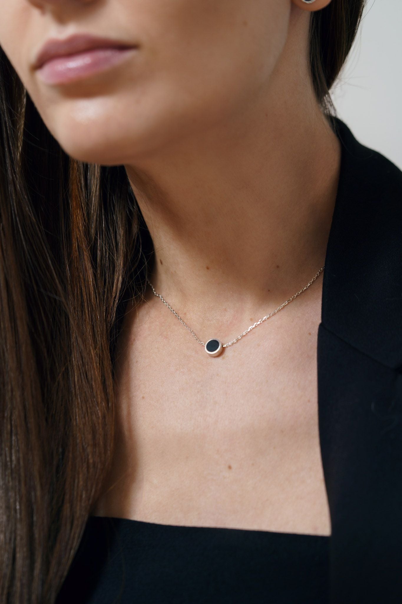 Кольє «Коло» (8 мм) з чорною емаллю