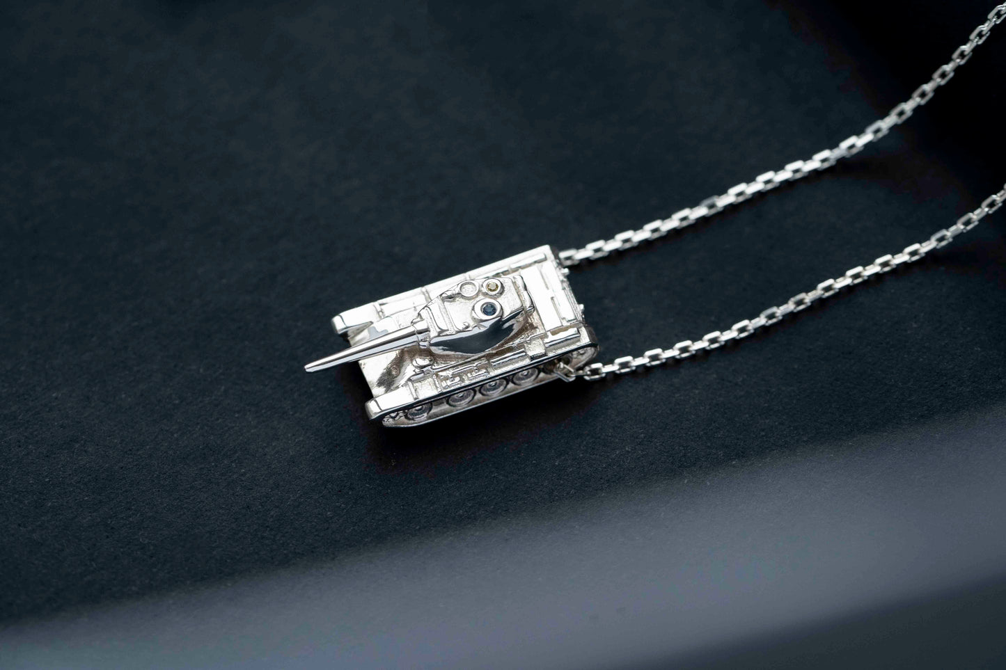 Кольє "Український танк" з камінчиками