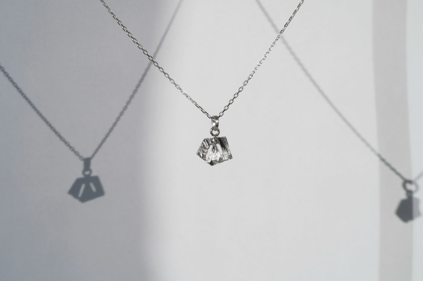 Кулон «Колотий лід» (10х12 мм) світлий