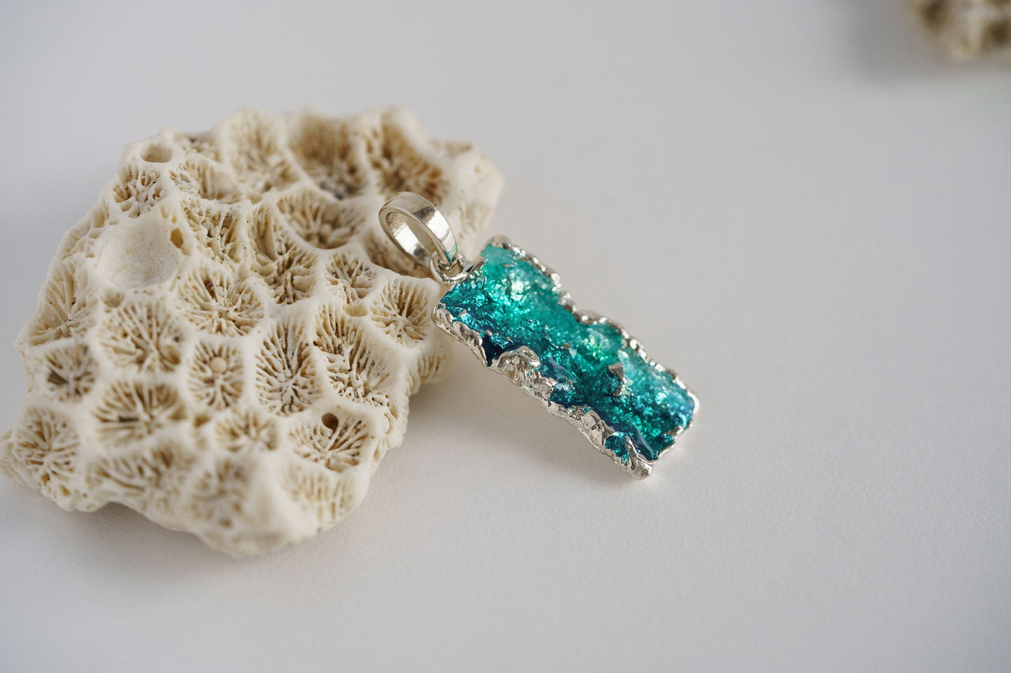 Кулон «Хвиля» (10х20 мм) смарагдовий