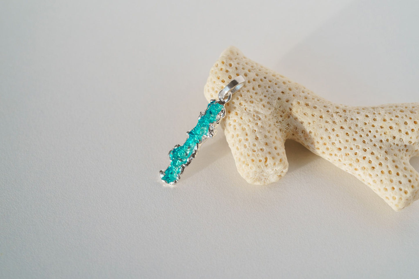 Кулон «Хвиля» (4х20 мм) смарагдовий