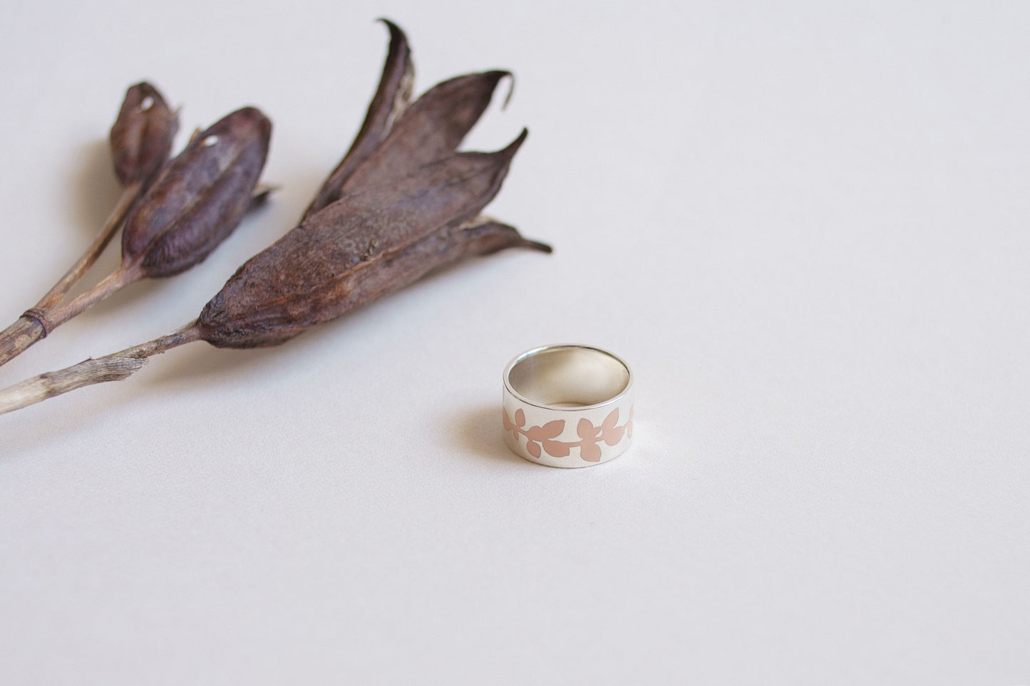 Каблучка «Гілка» (10 мм) з емаллю (різні кольори на вибір)