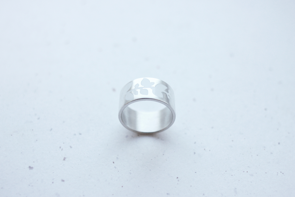 Каблучка «Гілка» (10 мм) з емаллю (різні кольори на вибір)