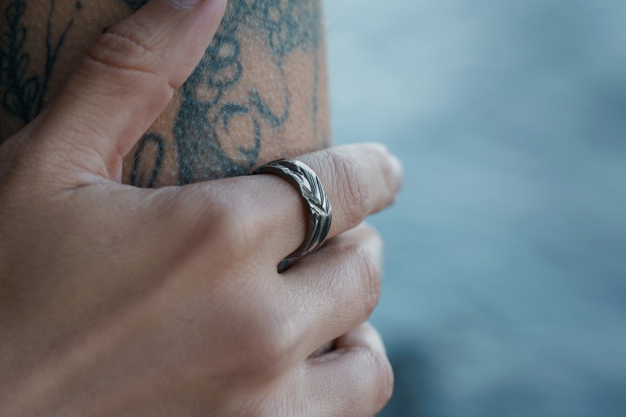 Каблучка «Колотий лід» з чорнінням (5 мм)