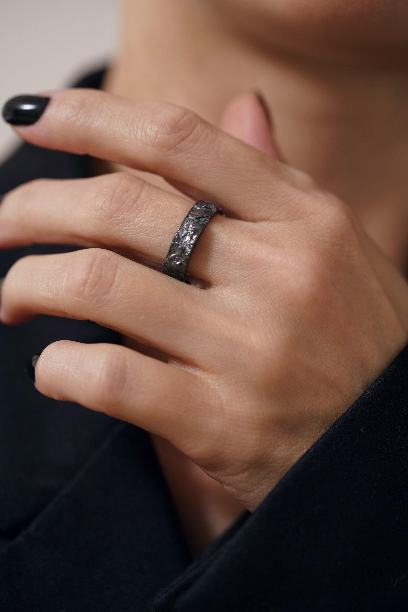 Каблучка «Дубова кора» з чорнінням (5 мм)