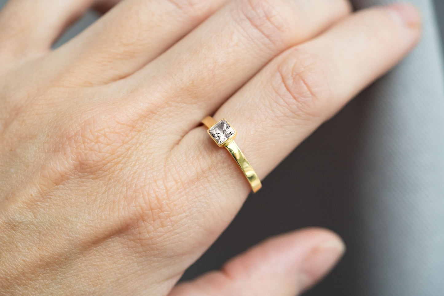 Каблучка «Принцип» (камінчик 4*4 мм)