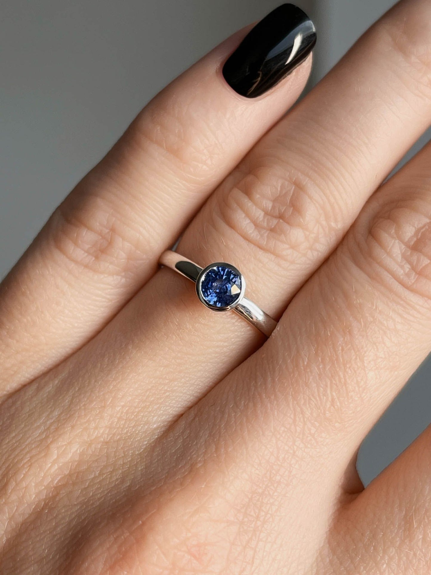 Каблучка «Особлива» (камінчик 4 мм)