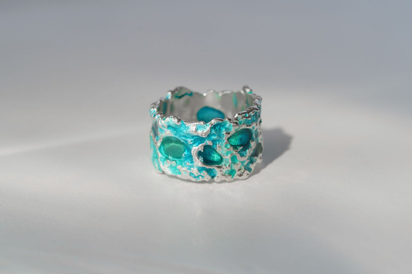 Каблучка «Шторм» смарагдова (13 мм) світла