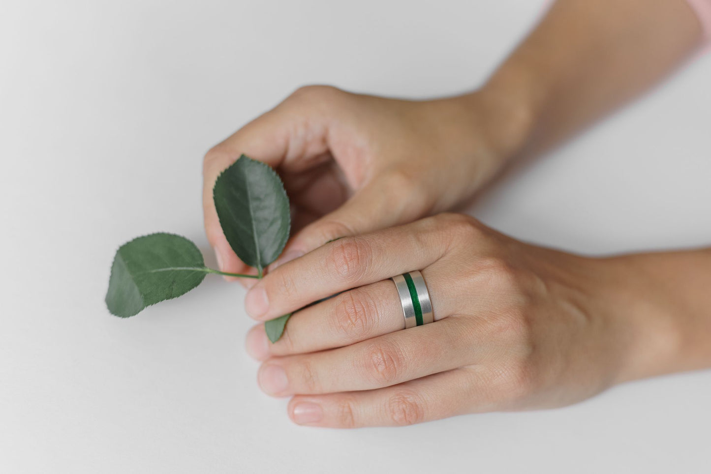 Каблучка «Смуга» (10 мм) з емаллю (різні кольори на вибір)