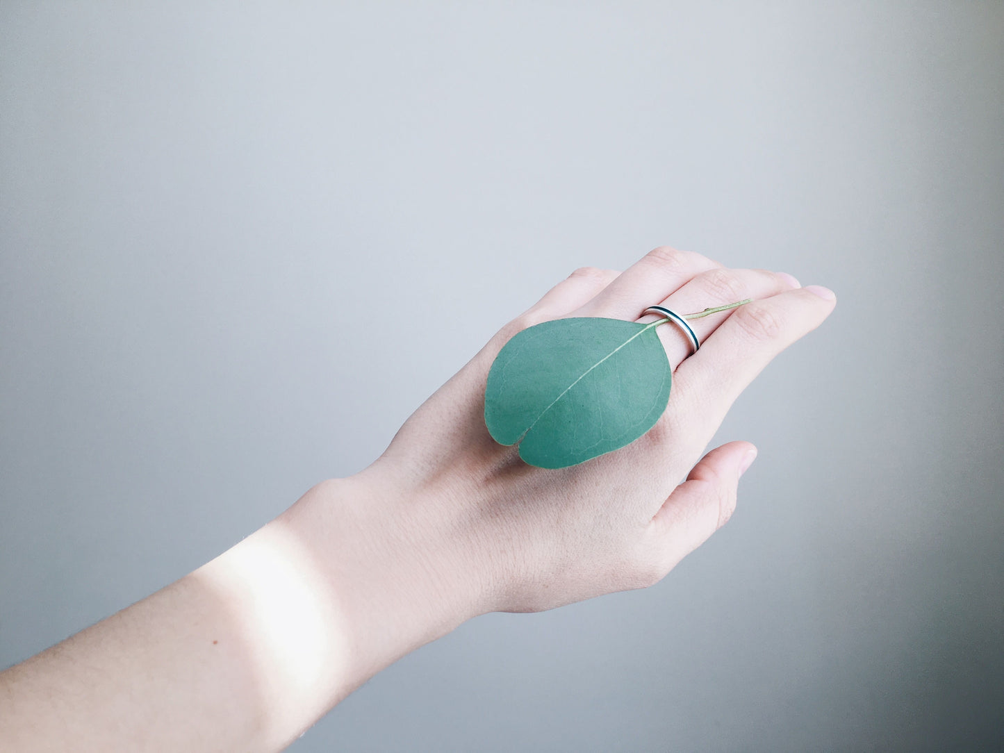 Каблучка «Смуга» (3 мм) з емаллю (різні кольори на вибір)