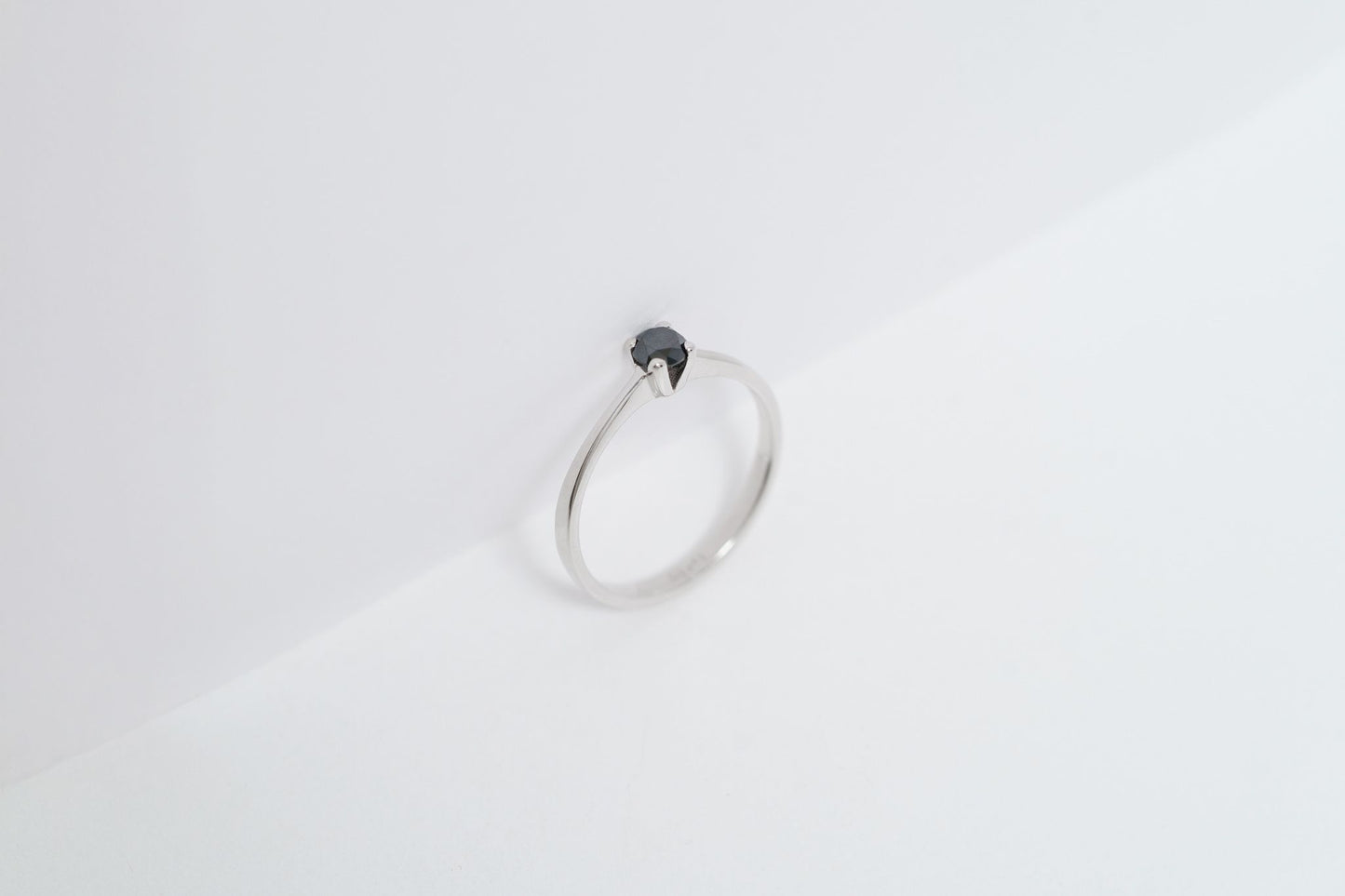 Каблучка «Вектор» (камінчик 4 мм)