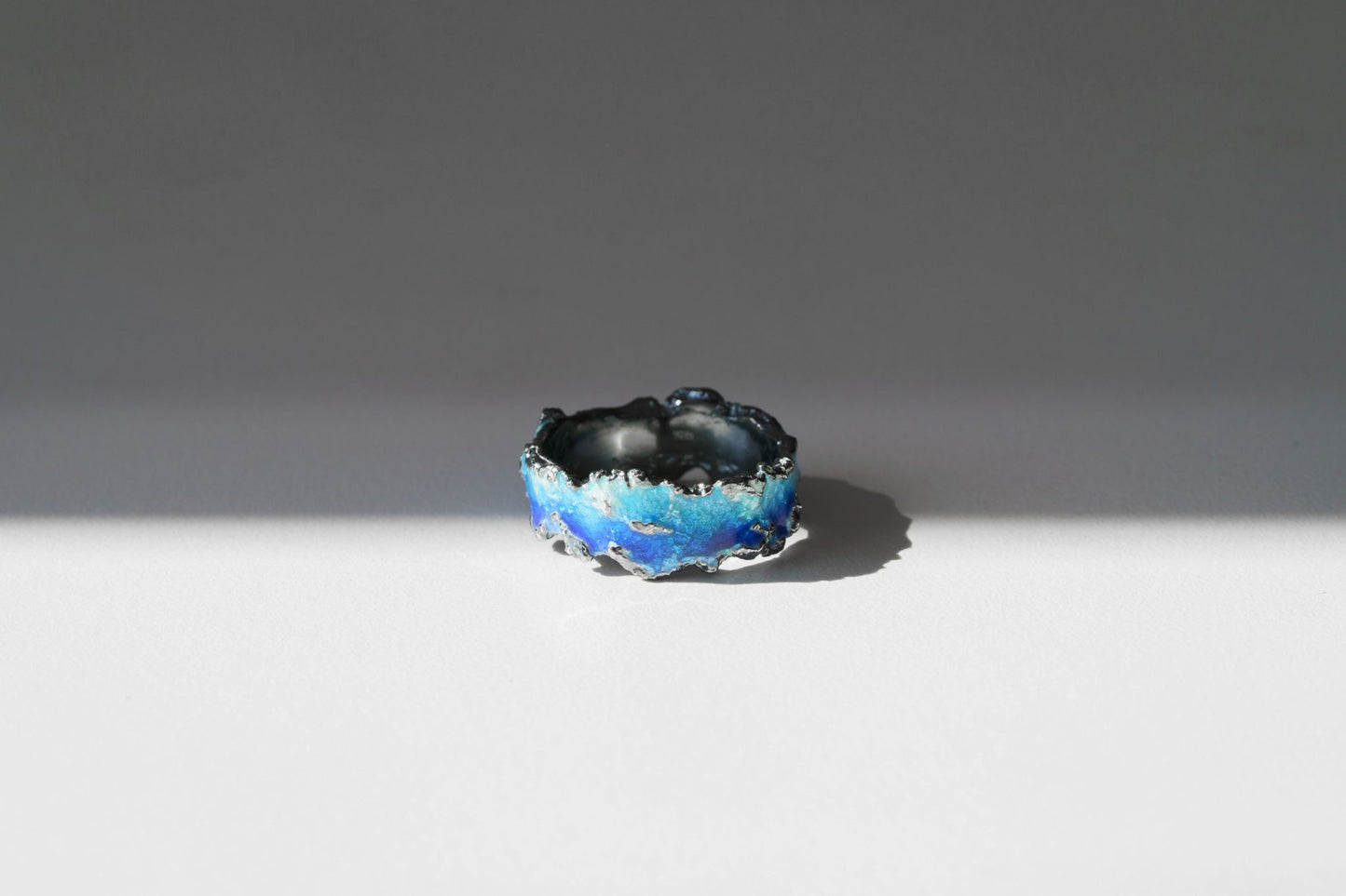 Каблучка «Хвиля» синя (6 мм) з чорнінням