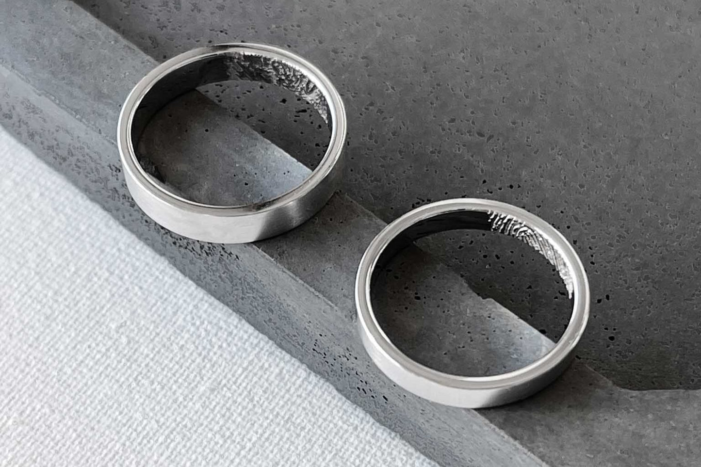 Обручка «Симпл» (4 мм) з індивідуальним відбитком всередині