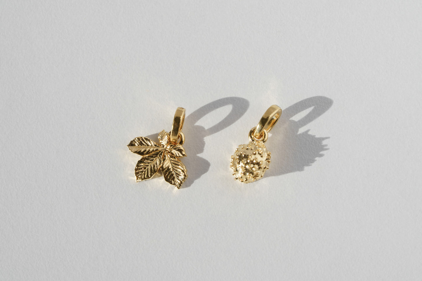 Сет кулонів «Горіх та лист каштану» 10 мм світлі