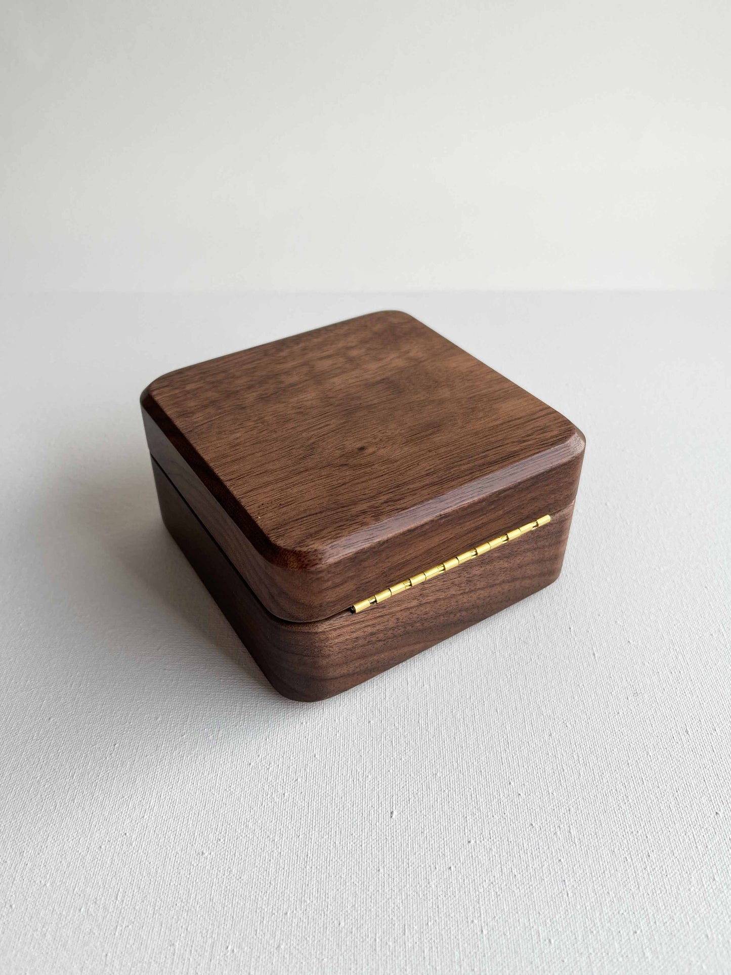 Дерев'яний органайзер для прикрас (10х10х5 см; колір горіх)