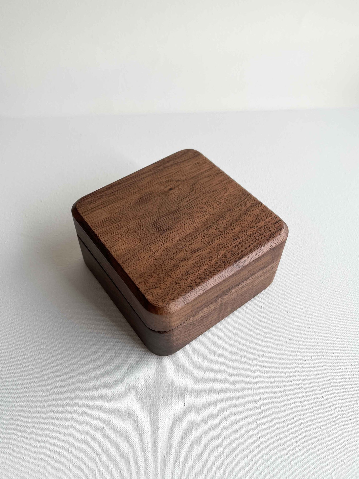 Дерев'яний органайзер для прикрас (10х10х5 см; колір горіх)