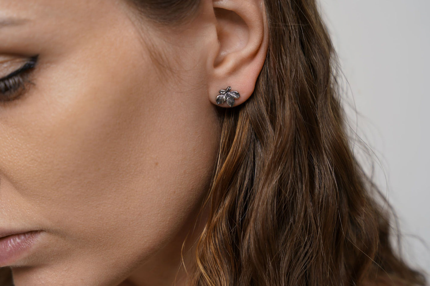 Сережки «Лист каштану» (10 мм) з чорнінням