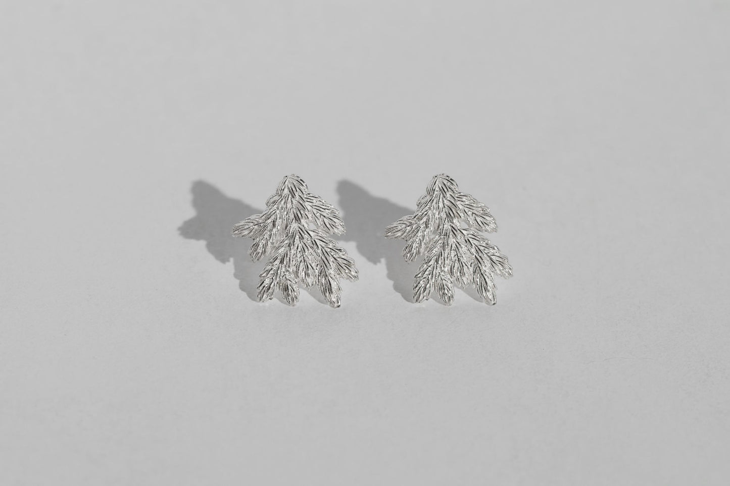 Сережки «Гілки смереки» світлі