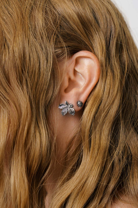 Комплект сережок «Горіх та лист каштану» (8 та 20 мм) з чорнінням