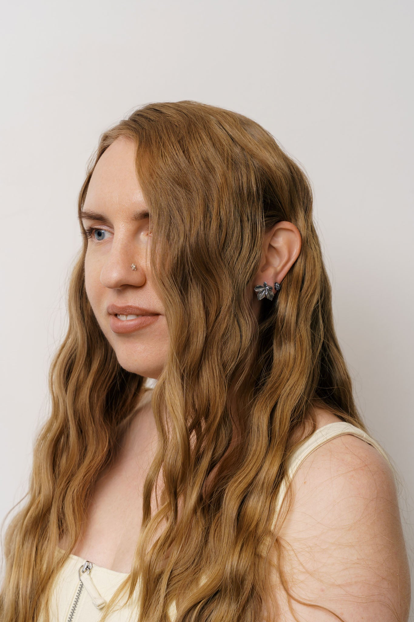 Комплект сережок «Горіх та лист каштану» (8 та 20 мм) з чорнінням