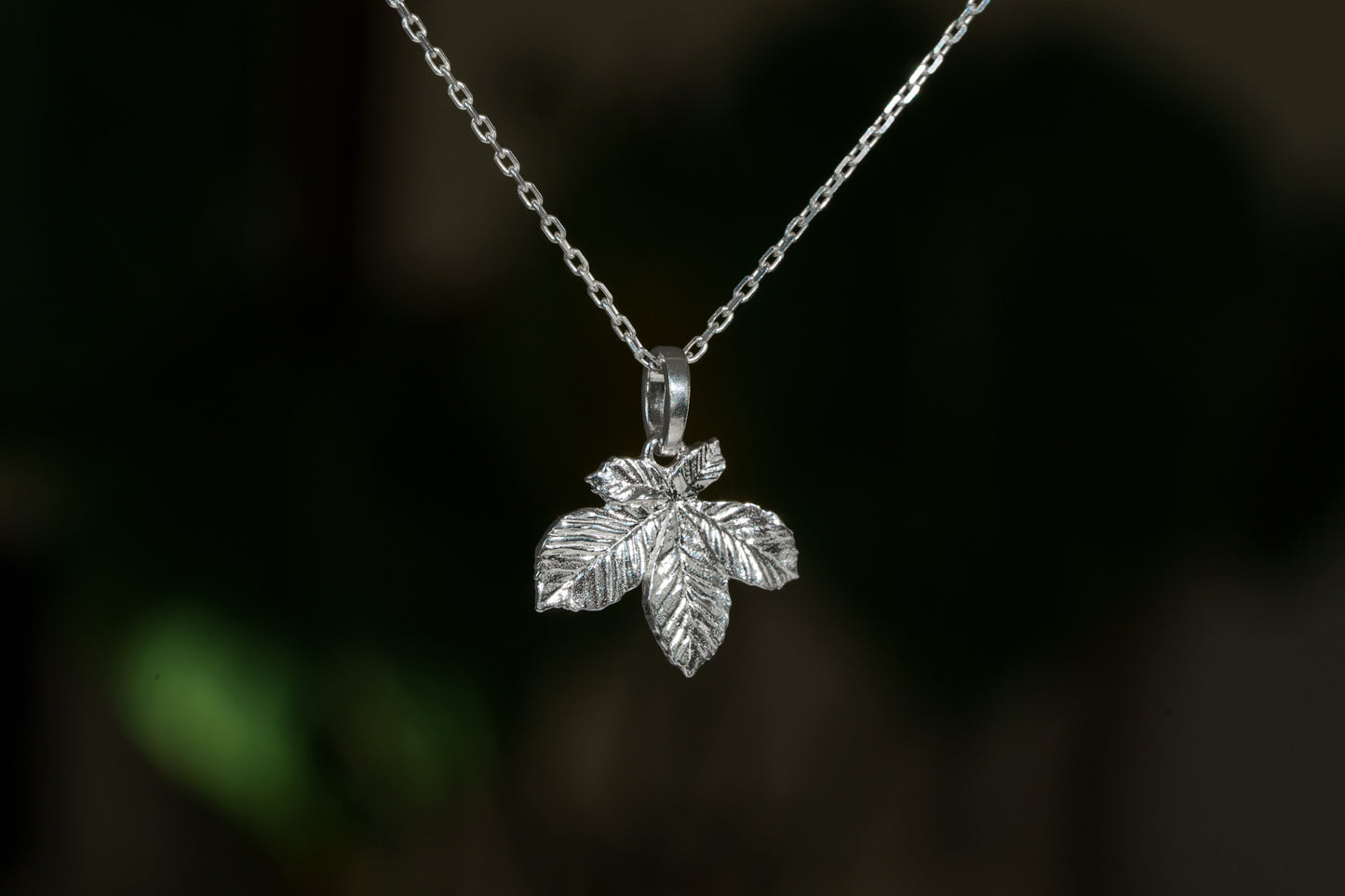 Кулон «Лист каштану» (20 мм) світлий