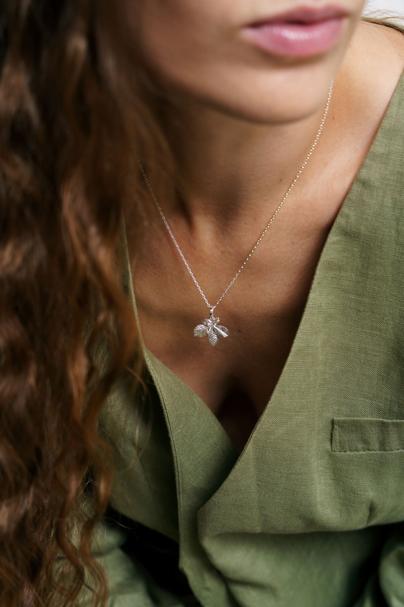 Кулон «Лист каштану» (20 мм) світлий