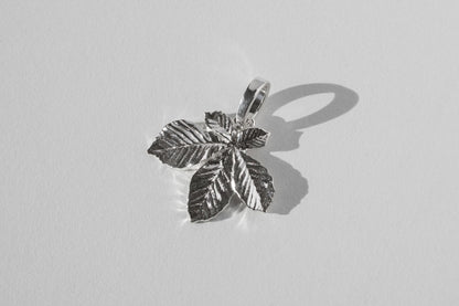 Кулон «Лист каштану» (20 мм) світлий