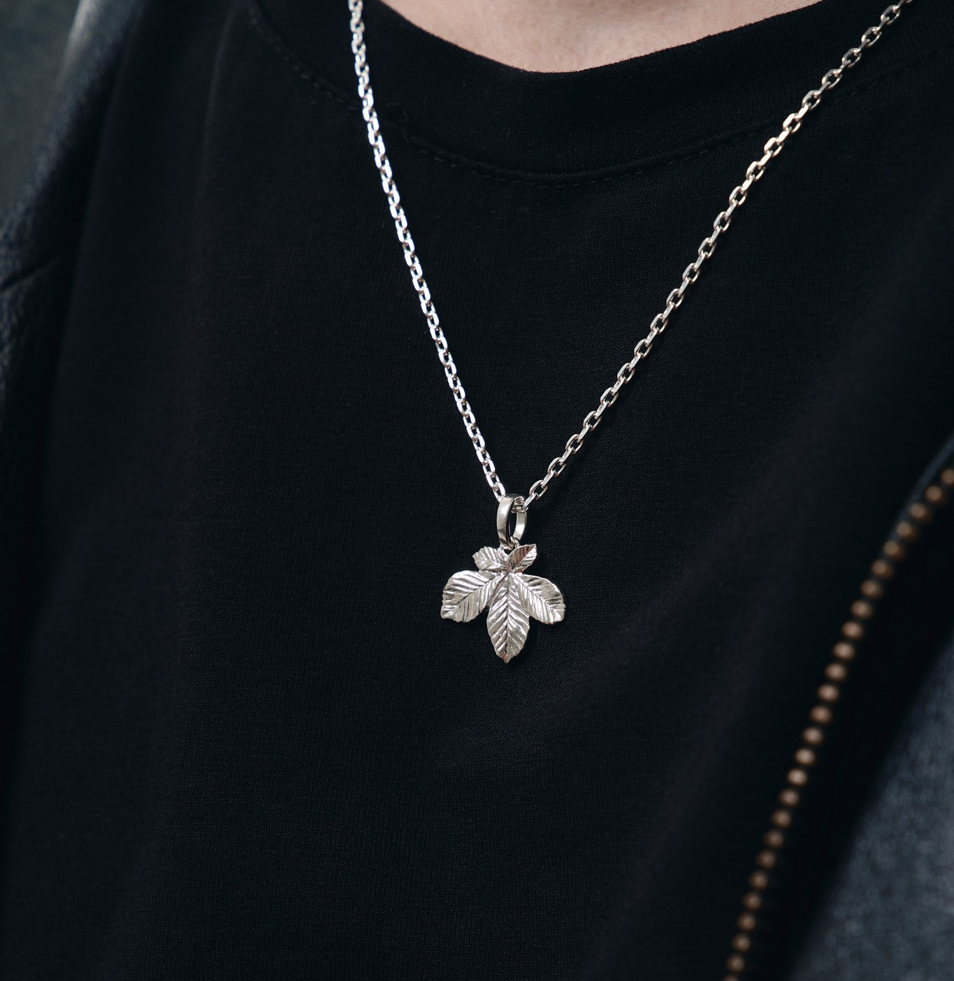 Кулон «Лист каштану» (20 мм) світлий