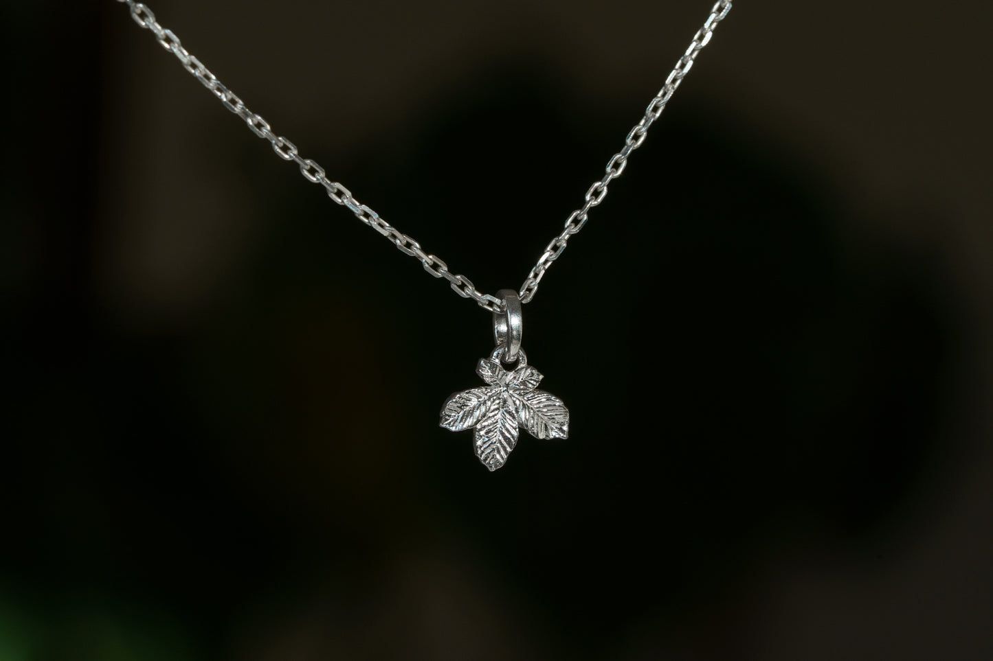 Кулон «Лист каштану» (10 мм) світлий