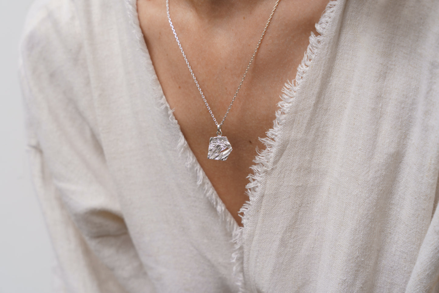 Кулон «Колотий лід» (14х14 мм) світлий