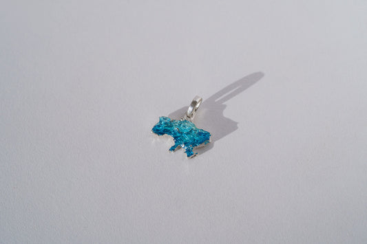 Кулон «Єдина» рельєфний зі смарагдовою емаллю