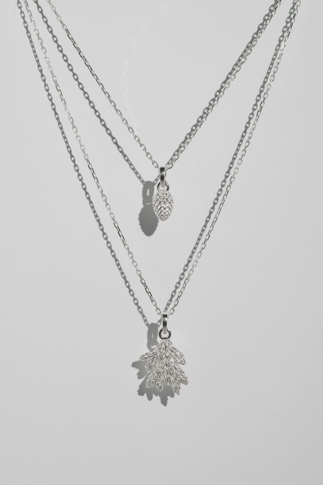 Кулон «Шишка смереки» світлий