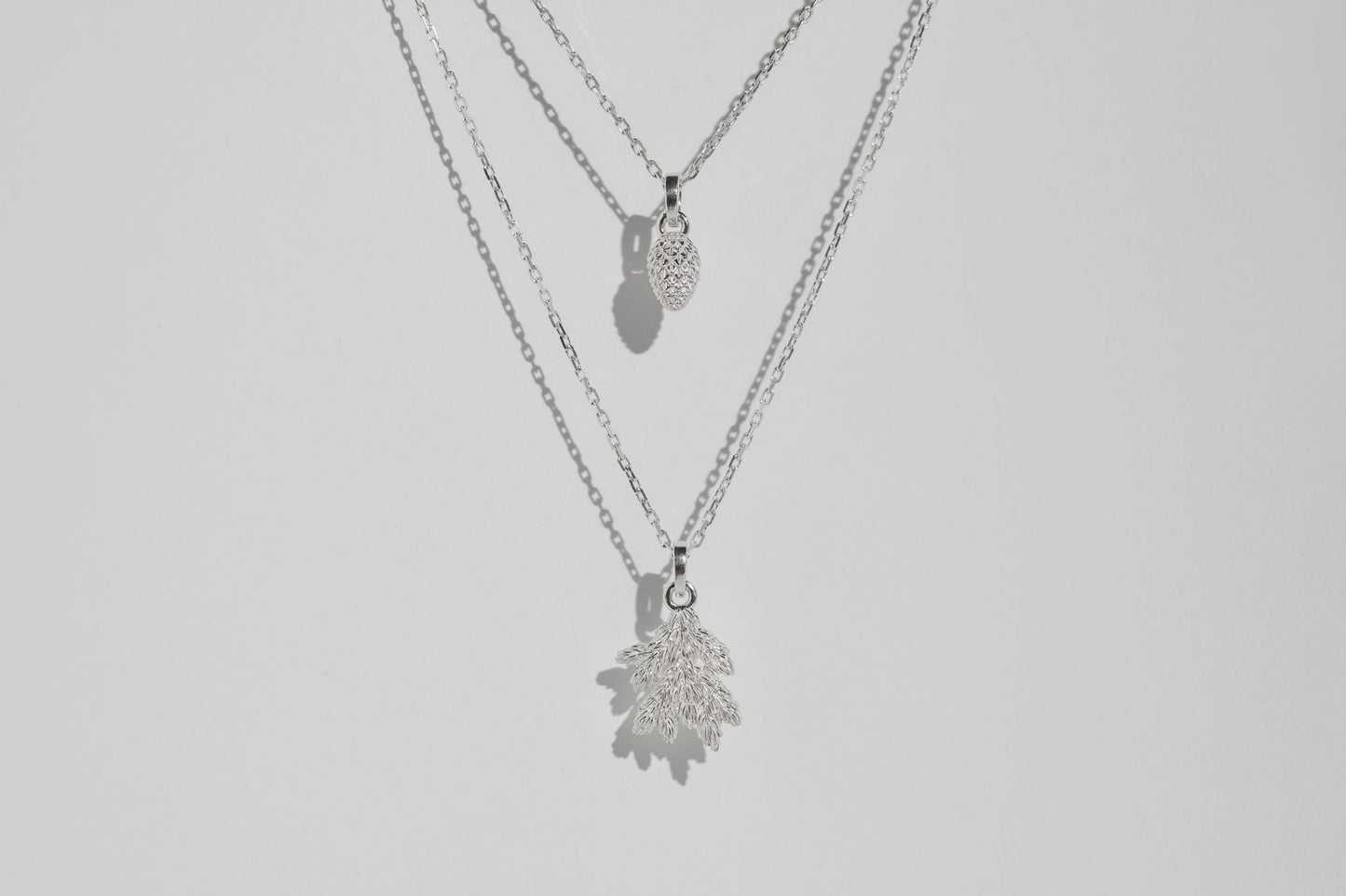 Кулон «Шишка смереки» світлий