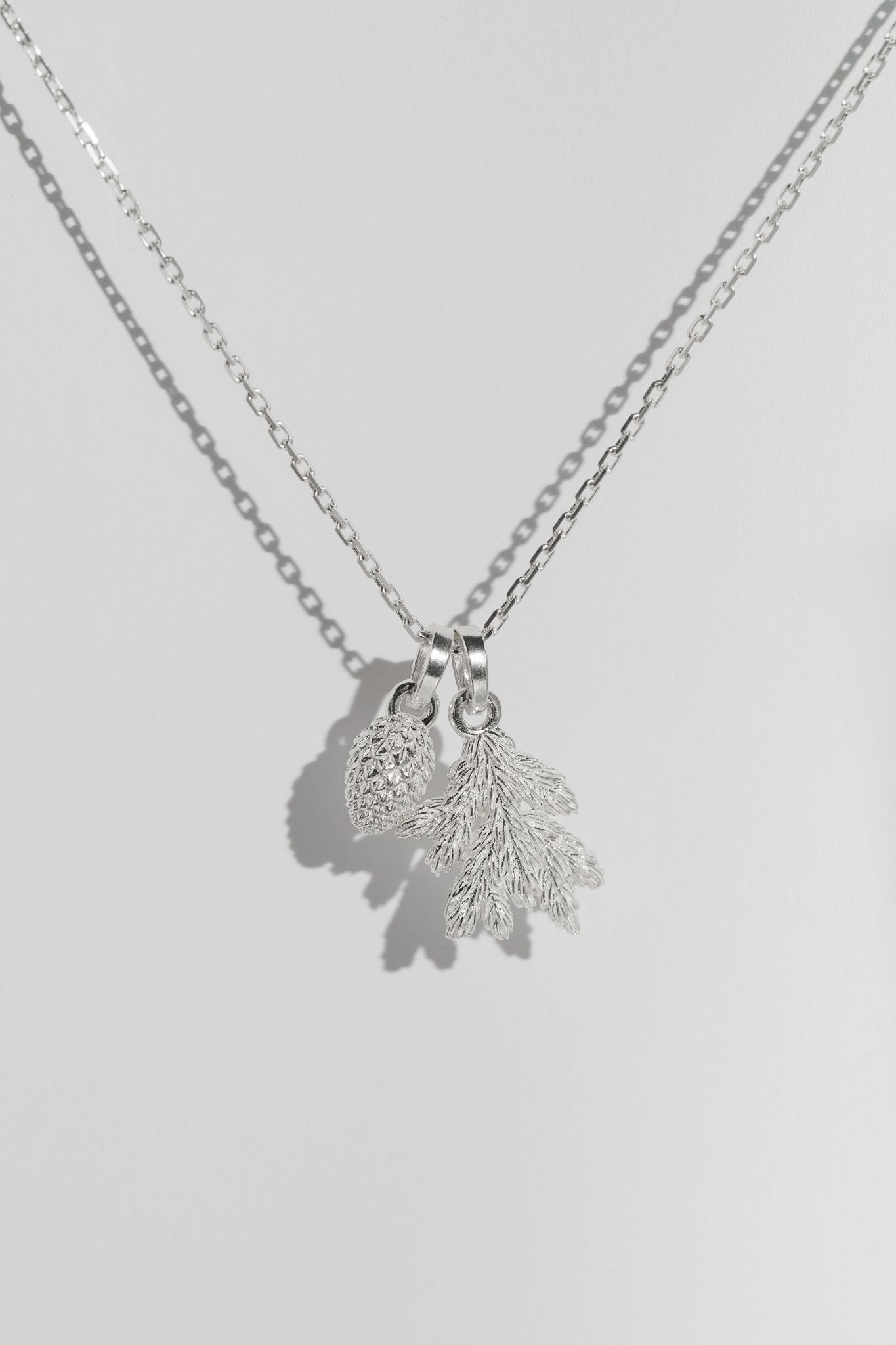 Кулон «Шишка смереки» світлий