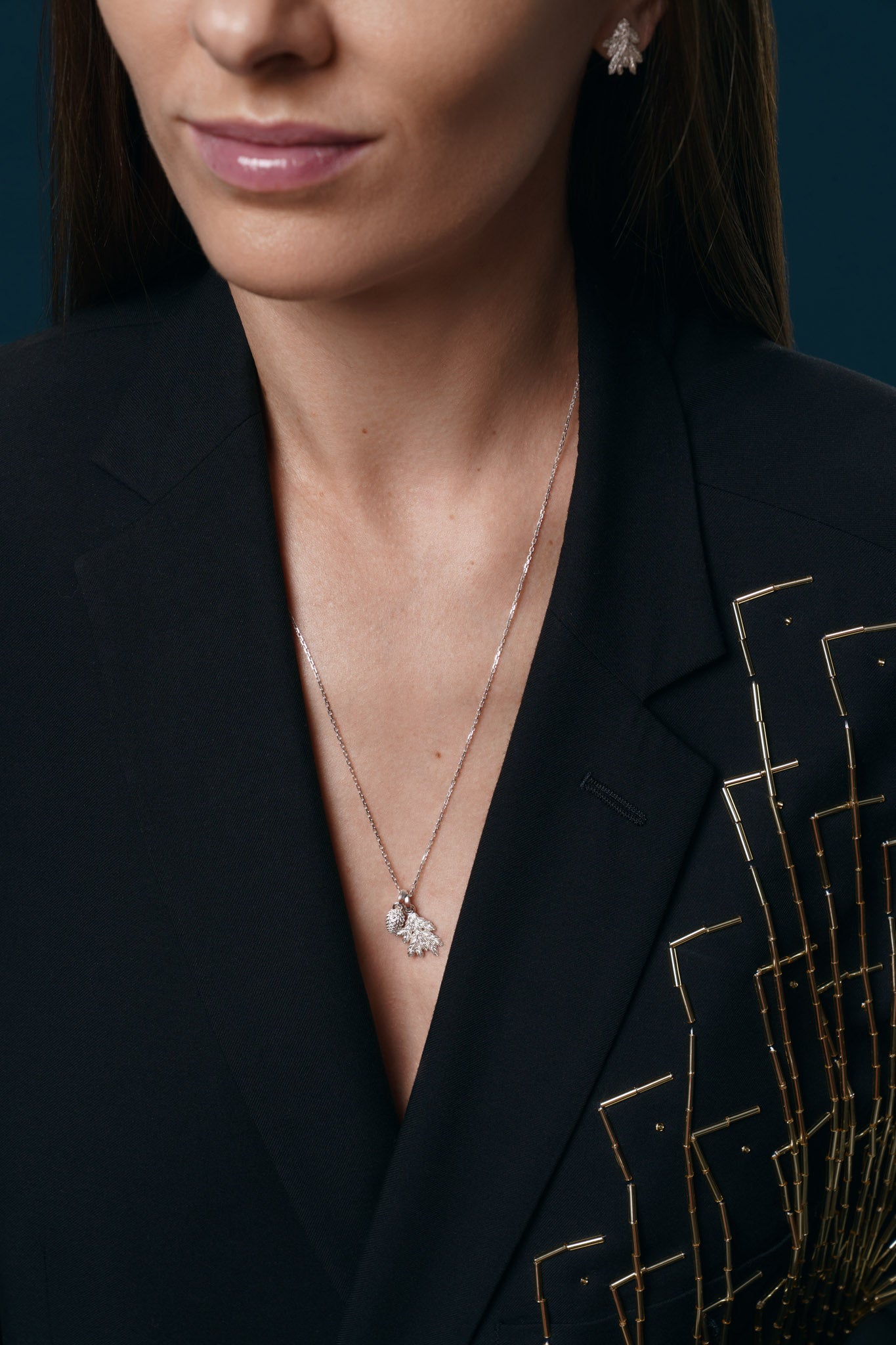 Сет кулонів «Гілка та шишка смереки» світлий