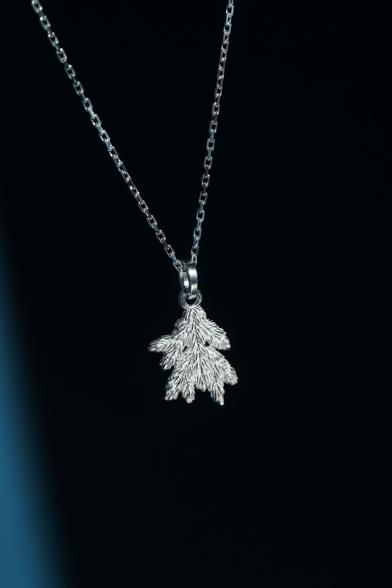 Кулон «Гілка смереки» світлий