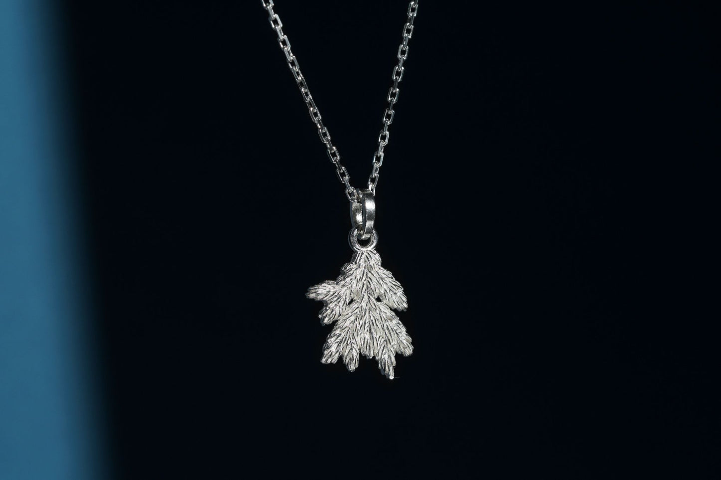 Кулон «Гілка смереки» світлий