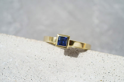 Каблучка «Принцип» (камінчик 4*4 мм)