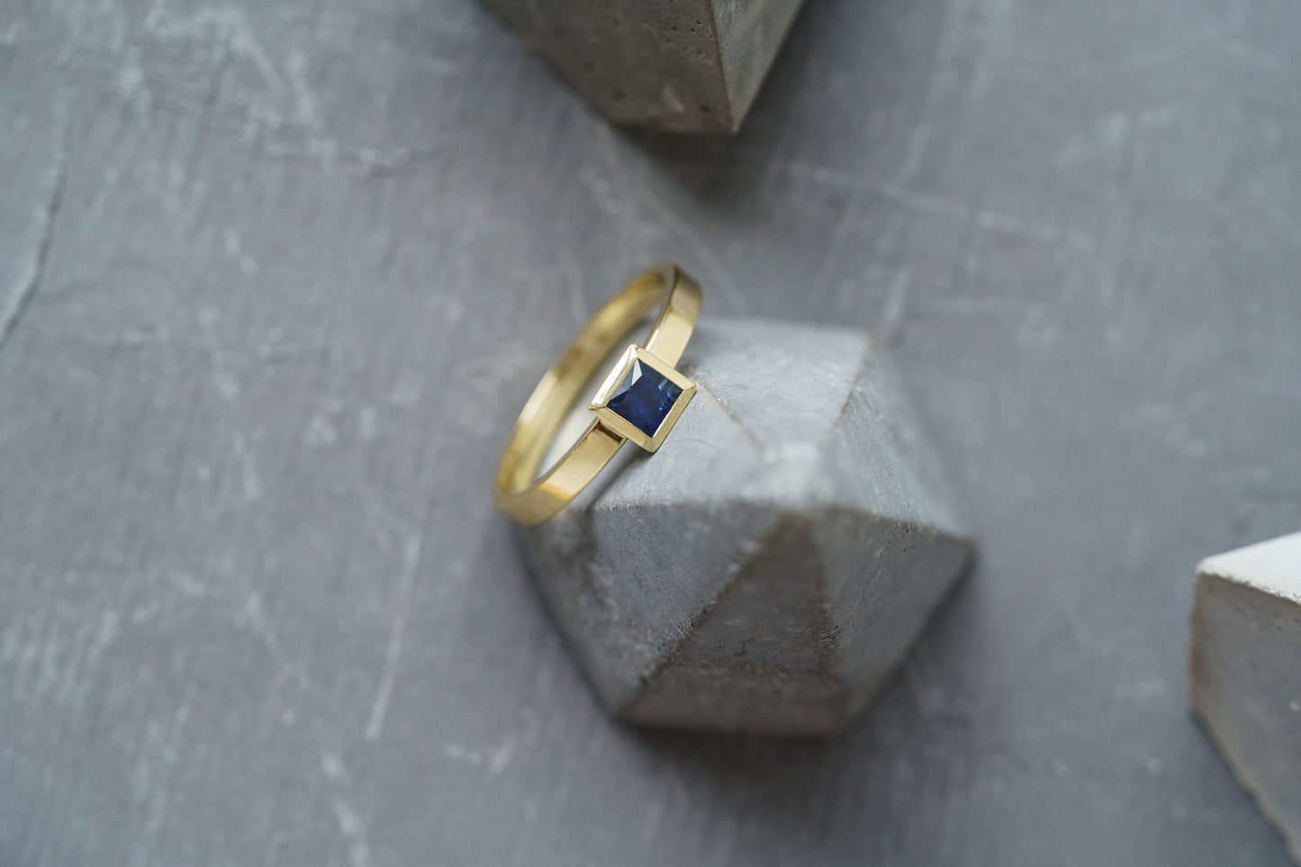 Каблучка «Принцип» (камінчик 4*4 мм)